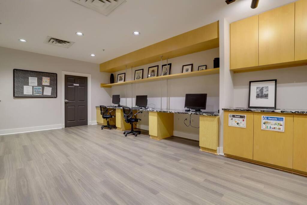 Sensational 1 Bedroom Condo At Ballston Place With Gym 알링턴 외부 사진